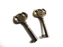 UpperDutch:,Set of 2 Authentic Beautiful antique metal keys / keys, skeleton key,shabby, rusty, rustic.