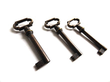 UpperDutch:,Set of 3 Authentic Beautiful antique metal keys / keys, skeleton key,shabby, rusty, rustic.