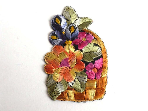 UpperDutch:Sewing Supplies,Applique, flower basket applique, 1930s vintage embroidered applique. Vintage floral patch, sewing supply.