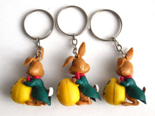 UpperDutch:Land of Magiful,1 Easter bunny key chain, Easter egg, rabbit figurine, keychain, 60s key chain. Large zipper pull charm / bag charm / Eater hare.