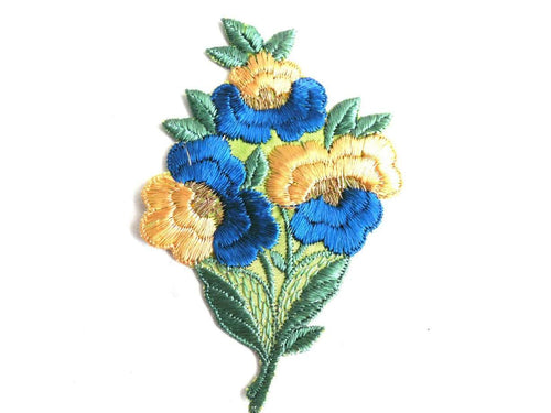 UpperDutch:Sewing Supplies,1930s Flower applique, Vintage embroidered applique. Vintage floral patch, sewing supply.