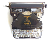 UpperDutch:Typewriter,Working 1921 Typewriter Klein Adler with Black body QWERTZ keyboard. serial number 225877. Wooden case and key.