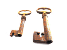 UpperDutch:Hooks and Hardware,Set of 2 Antique Skeleton Keys. Beautiful antique metal keys, skeleton keys,shabby, rusty, rustic.