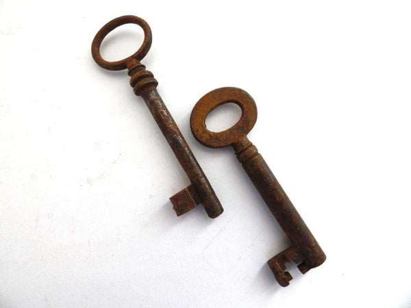 UpperDutch:Hooks and Hardware,Set of 2 Antique Skeleton Keys. Beautiful antique metal keys, skeleton keys,shabby, rusty, rustic.