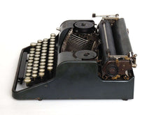 UpperDutch:Typewriter,Olympia Simplex, working dark green/blue 1937 typewriter with QWERTY keyboard and serial number 68389. Including original case.