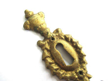 UpperDutch:Keyhole cover,1 (ONE) Escutcheon, Antique Brass Keyhole cover, keyhole frame plate, floral. Victorian furniture hardware.