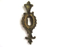 UpperDutch:Keyhole cover,1 (ONE) Escutcheon, Antique Brass Keyhole cover, keyhole frame plate, floral. Victorian furniture hardware.