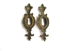 UpperDutch:Keyhole cover,1 (ONE) Escutcheon, Antique Brass Keyhole cover, keyhole frame plate, floral. Victorian furniture hardware.