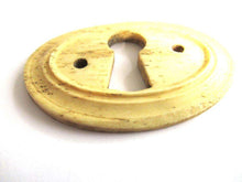 UpperDutch:Keyhole cover,Keyhole cover, plate, bone escutcheon, keyhole frame.