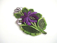 UpperDutch:,1930s Flower applique Purple Vintage floral patch, sewing supply.