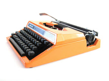 UpperDutch:Typewriter,Silver-Reed 100 working typewriter made in 1976. 1970's Orange typewriter, Silver Seiko Co Japanese QWERTY writing machine