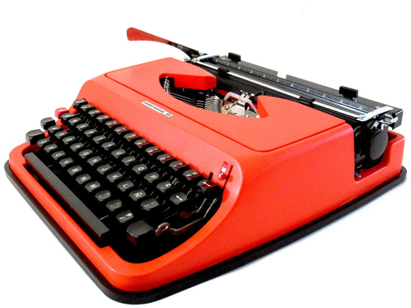 UpperDutch:Typewriter,Underwood 35 working typewriter. 1970's Orange typewriter, QWERTY keyboard layout, two tone ink ribbon. Plastic writing machine