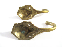 UpperDutch:Wall hook,Set of 2 Antique Brass Lion Head Coat hooks Wall hooks, kitchen / towel hooks.