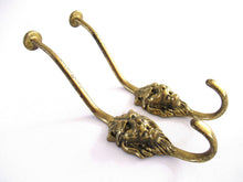 UpperDutch:Wall hook,Set of 2 pcs Lion hooks Solid Brass Lion Head Wall hook - Coat hooks. Decorative animal storage solution, coat hangers.